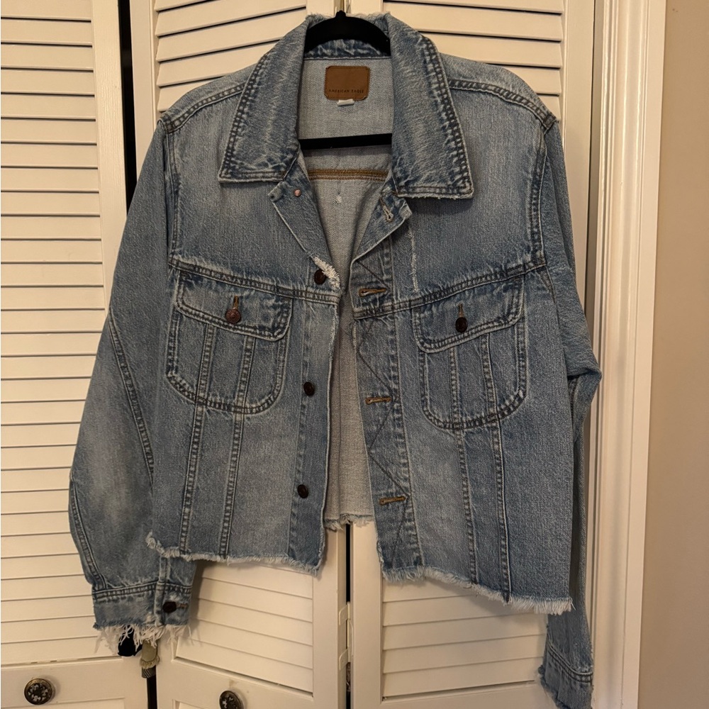 American Eagle Distressed Women's Denim Jacket